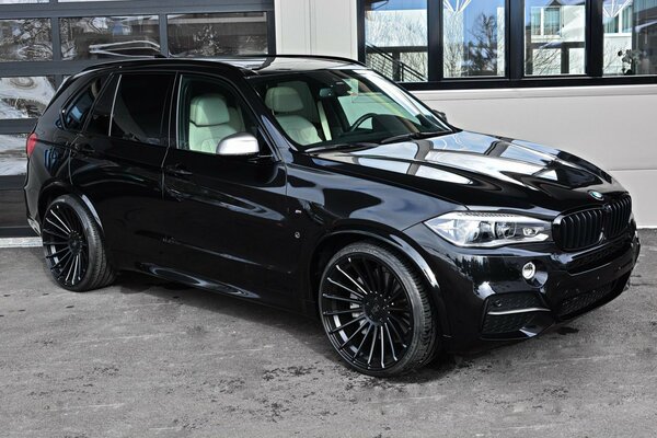 Bmw X5 sportiva diesel risucchiata