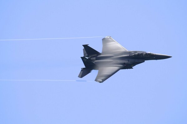 Supersonic fighter is gaining speed