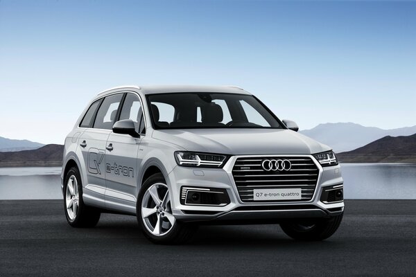 Audi q7 etron tfsi quattro audi quartro