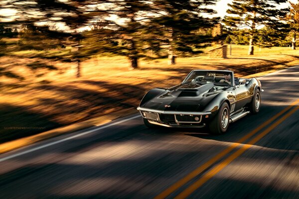 Élégant classique noir Chevrolet Corvette