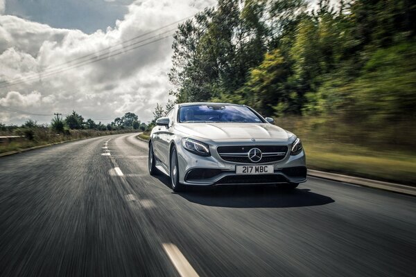 Mercedes-Benz S - Klasse c217 amg Coupé unterwegs