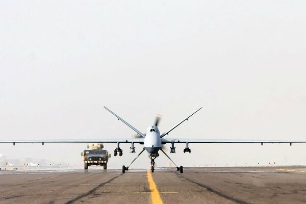 L aereo sta per decollare sulla pista