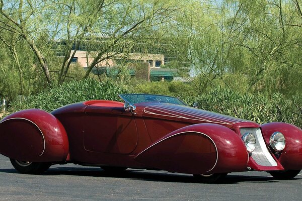 Altes sportliches Cabrio in roter Farbe