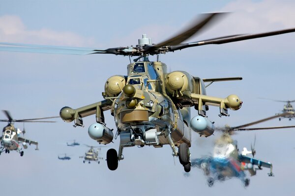 Militärflugzeuge aus den Hubschraubern mi-28 und mi-24