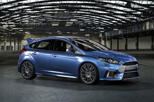 Voiture Ford Focus couleur bleue