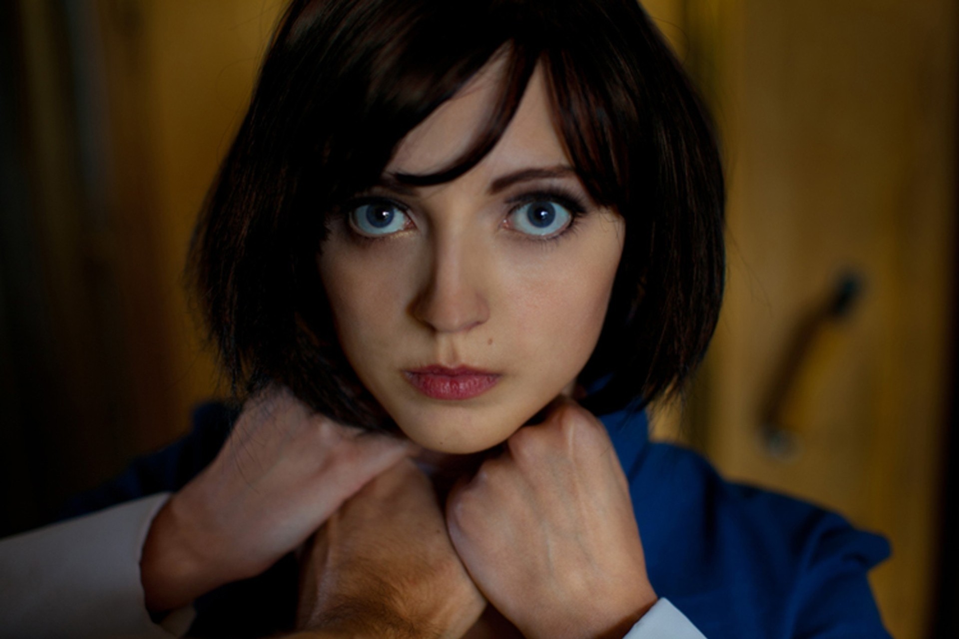 a woman bioshock girl brunette cosplay brown close up face