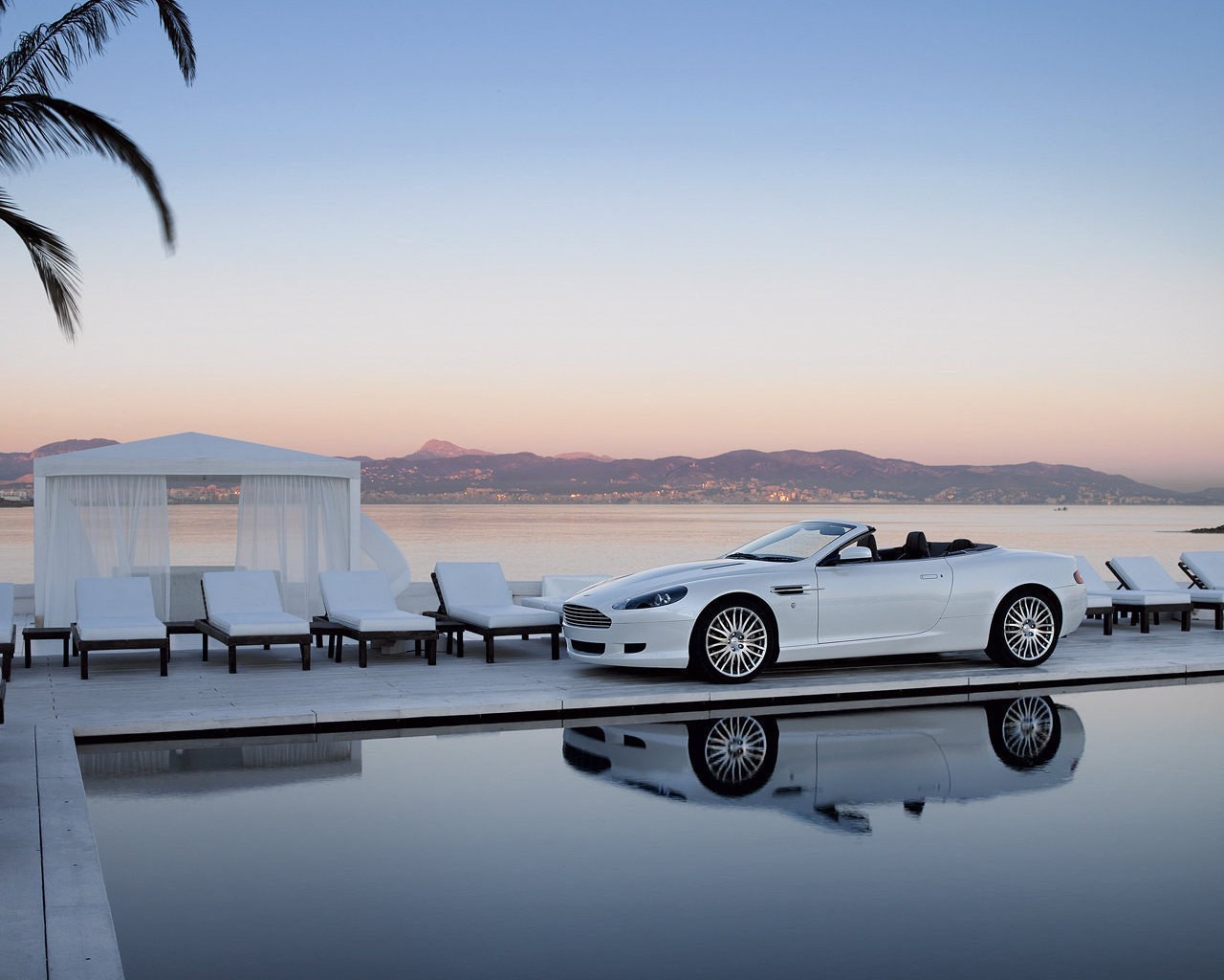 bentley blanc piscine