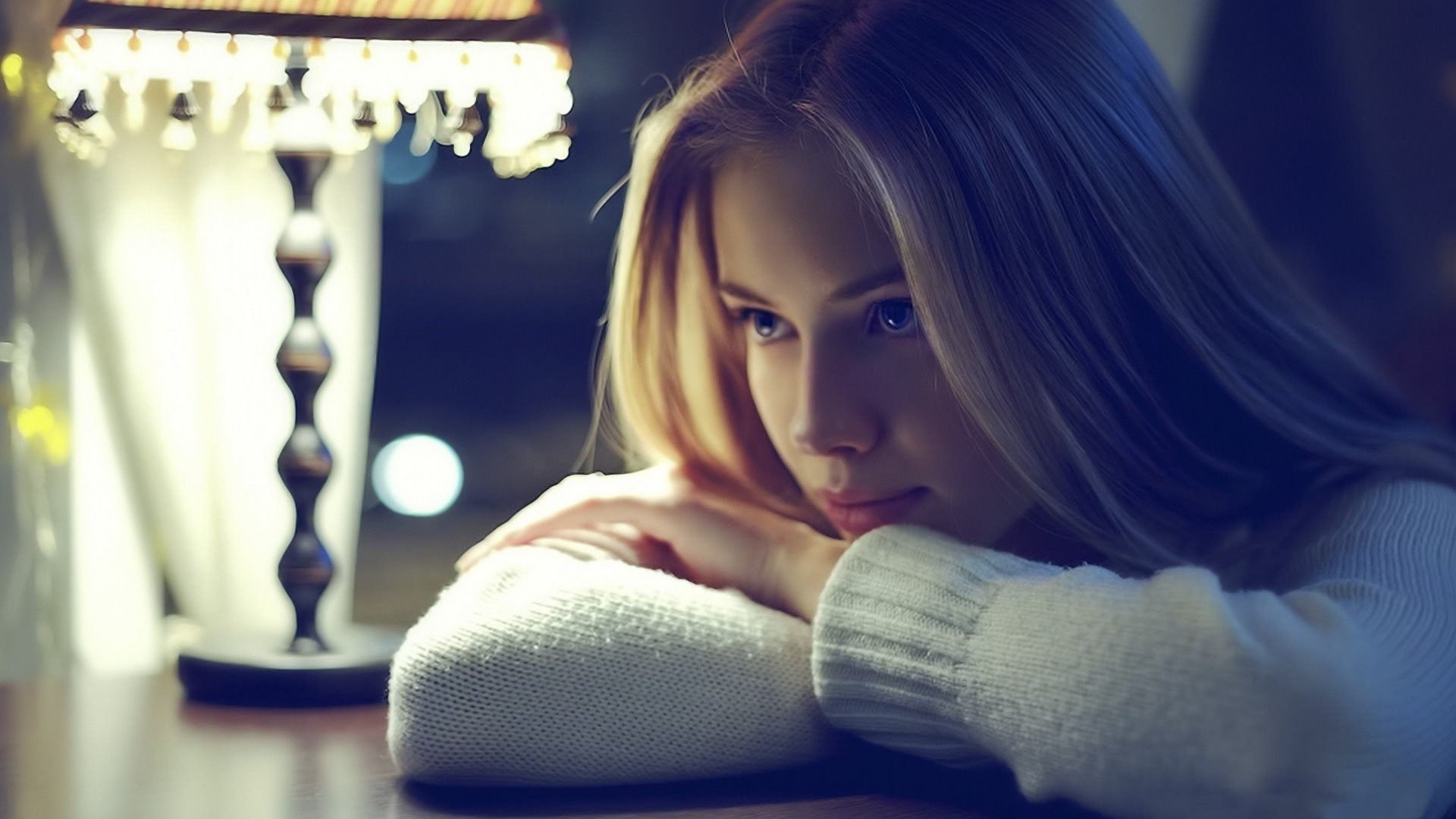 a woman girl grey close up blonde face