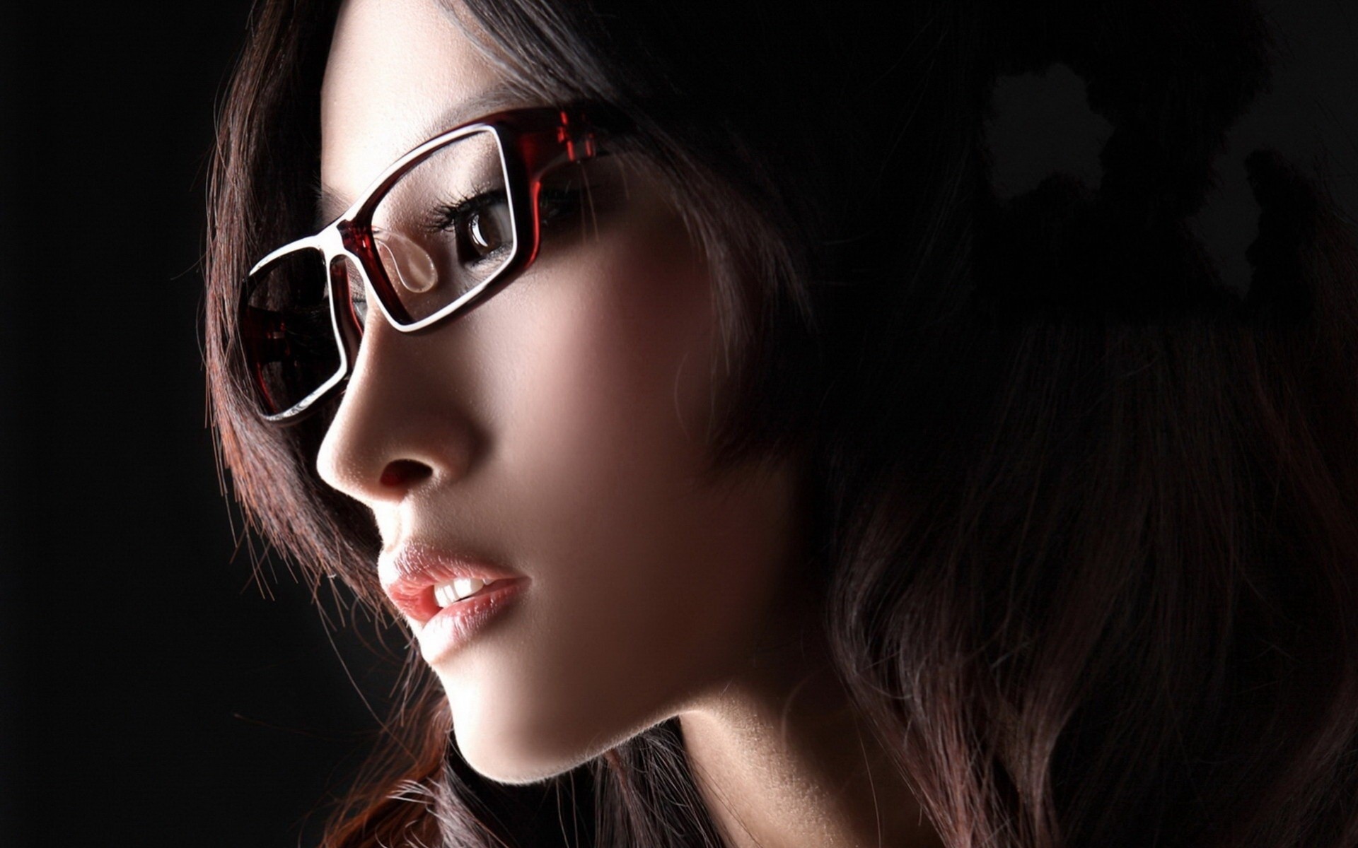 femme fille noir asiatique gros plan lunettes visage