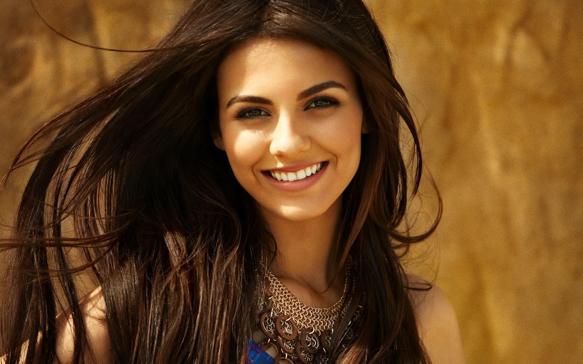 chica celebridad cantante victoria justice carácter morena retrato