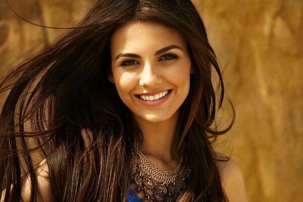 Victoria justice, sourire éclatant