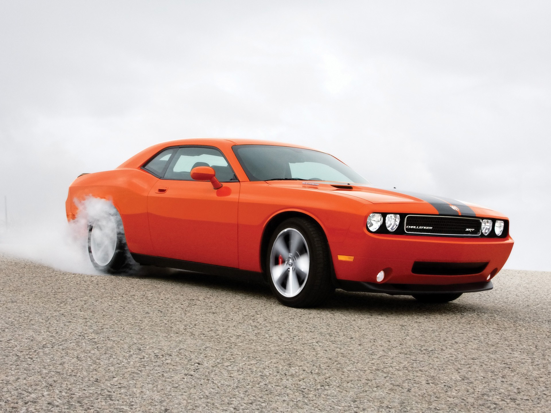 esquiver challenger srt8