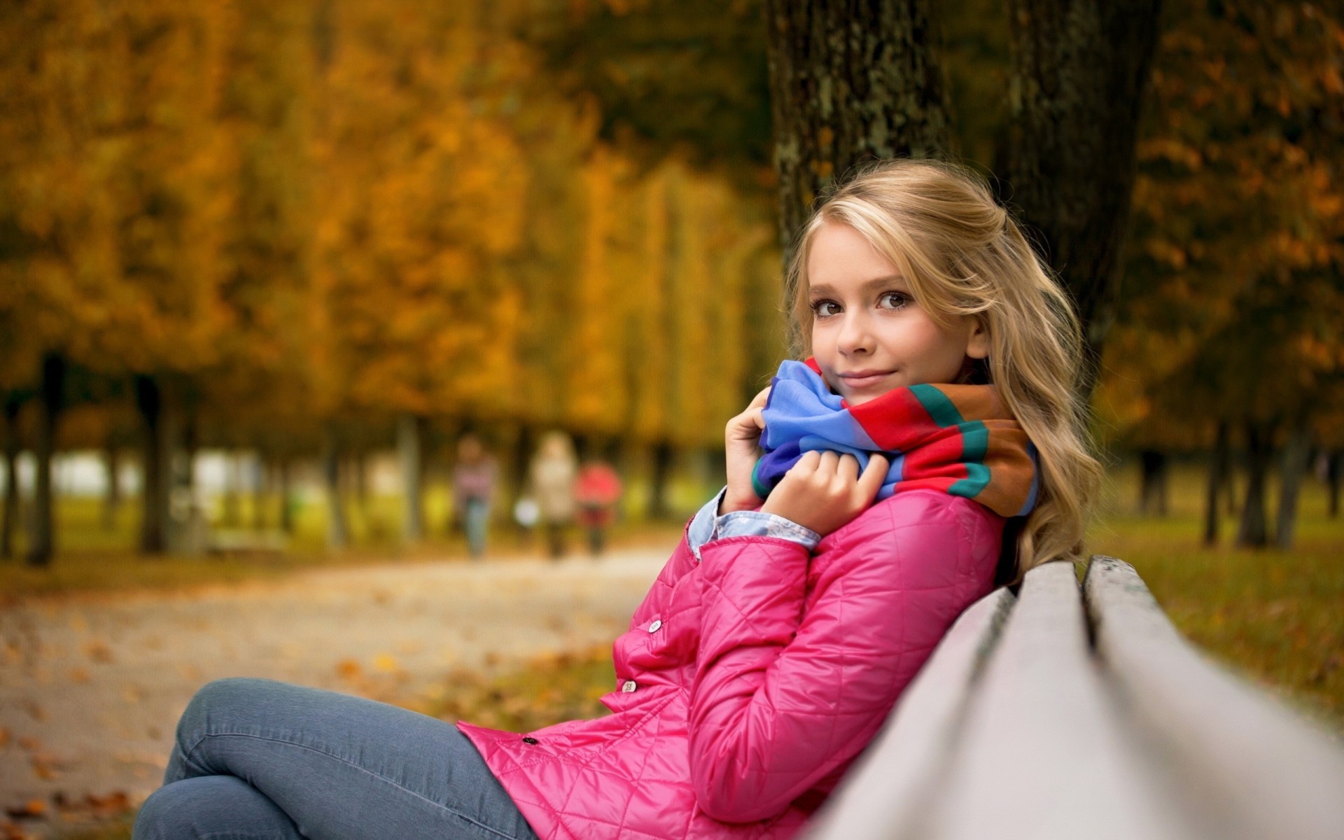 kobieta dziewczyna park blondynka jesień żółty