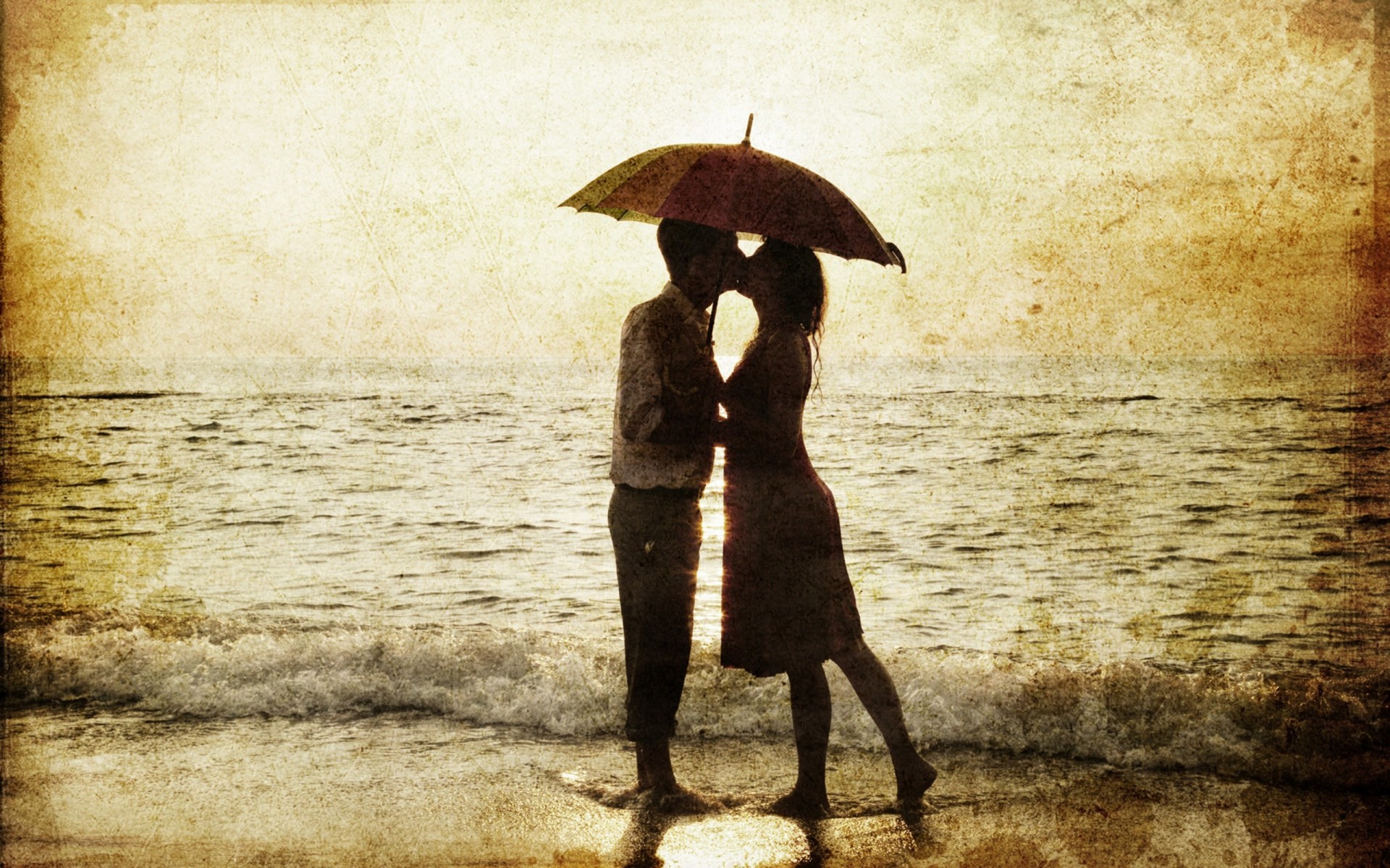 amore immagine ragazza tramonto acqua ombrello mare bacio bello uomo