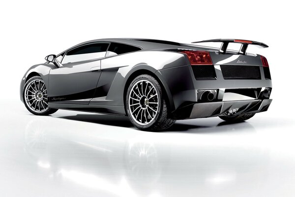 Lamborghini gallardo superleggera con Spoiler lanzado