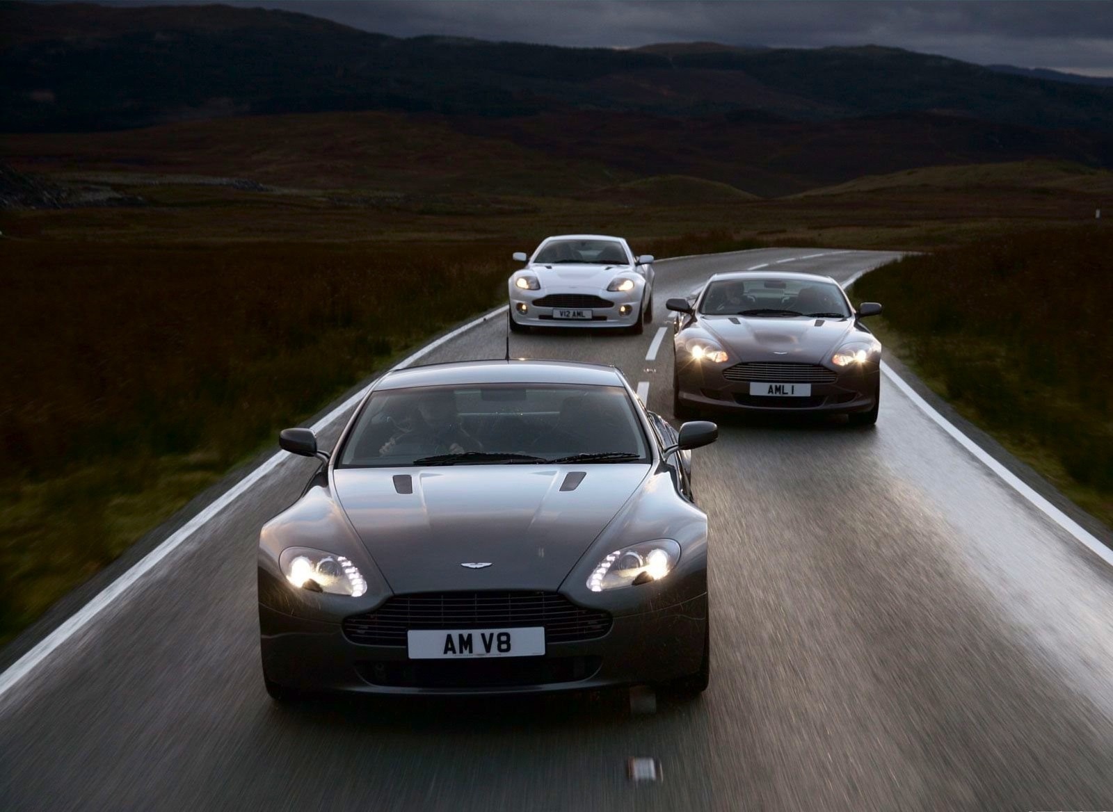 aston martin v8 road motion