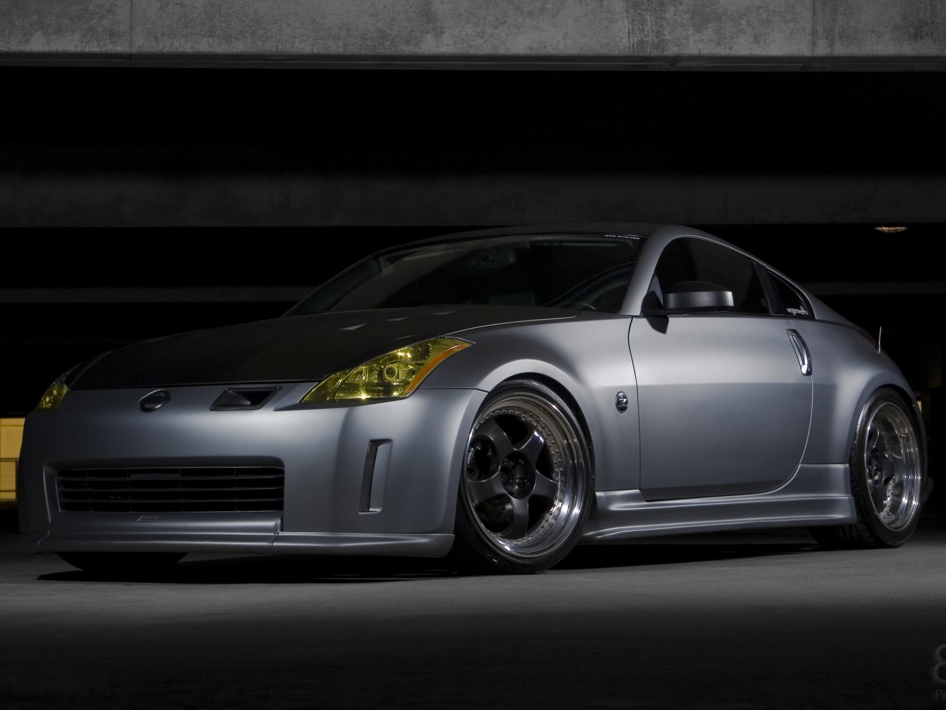 nissan 350z garage grau