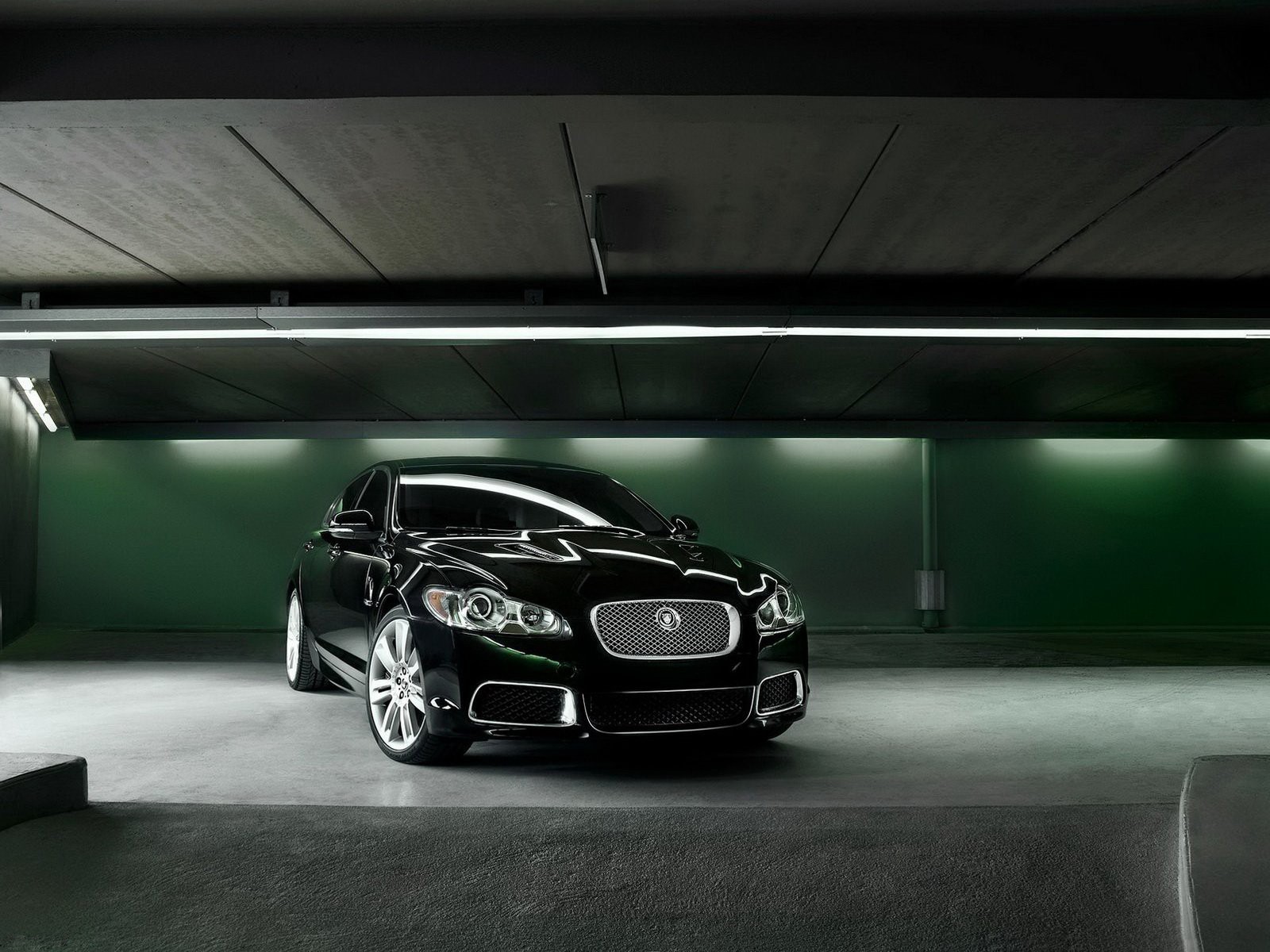 jaguar c-xf garage vert lampes