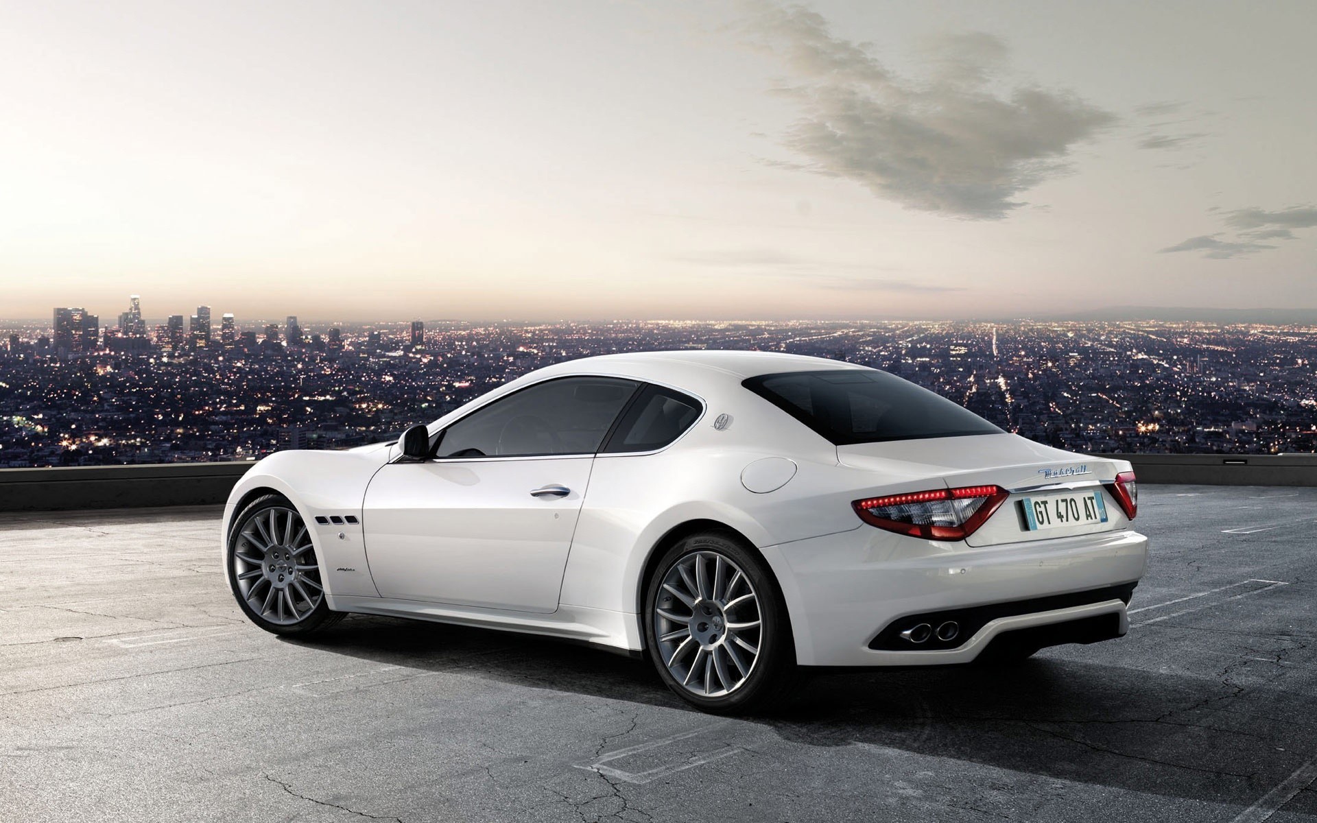 maserati granturismo di bianco