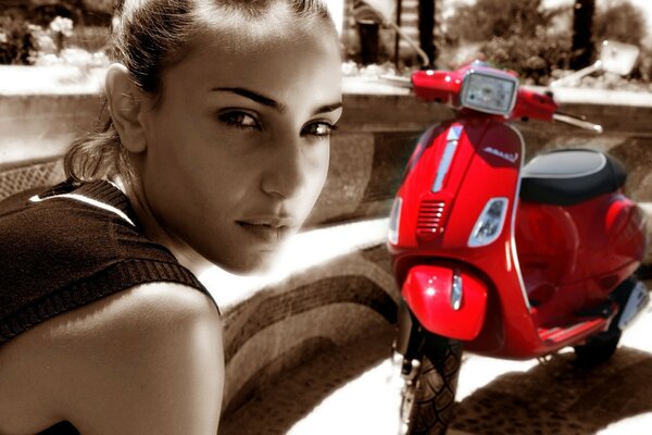 Fille sur fond de moto