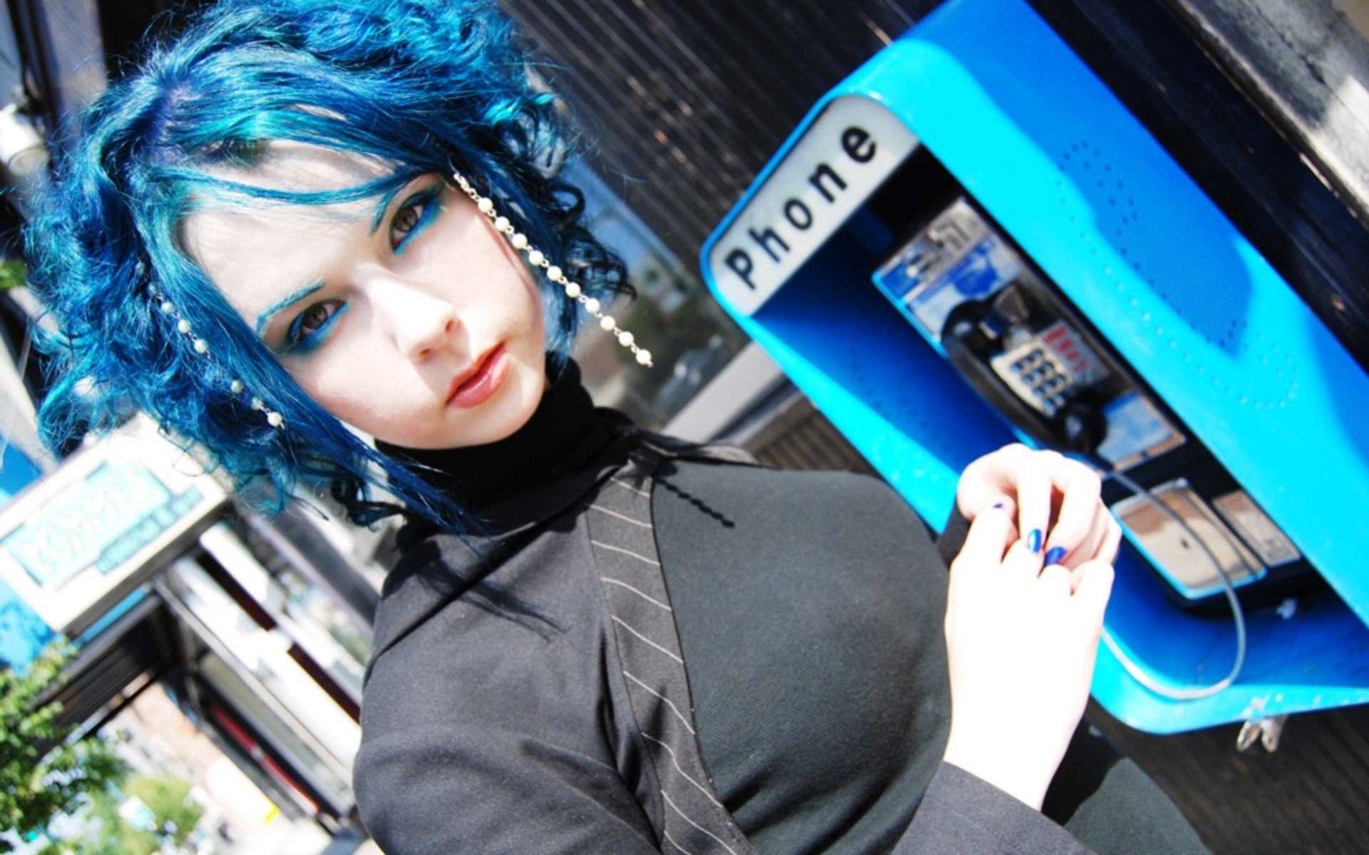 femme cosplay gris fille cheveux bleus