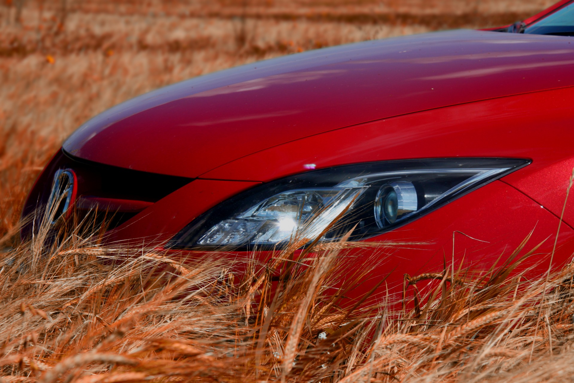 mazda 6 orejas faros rojo