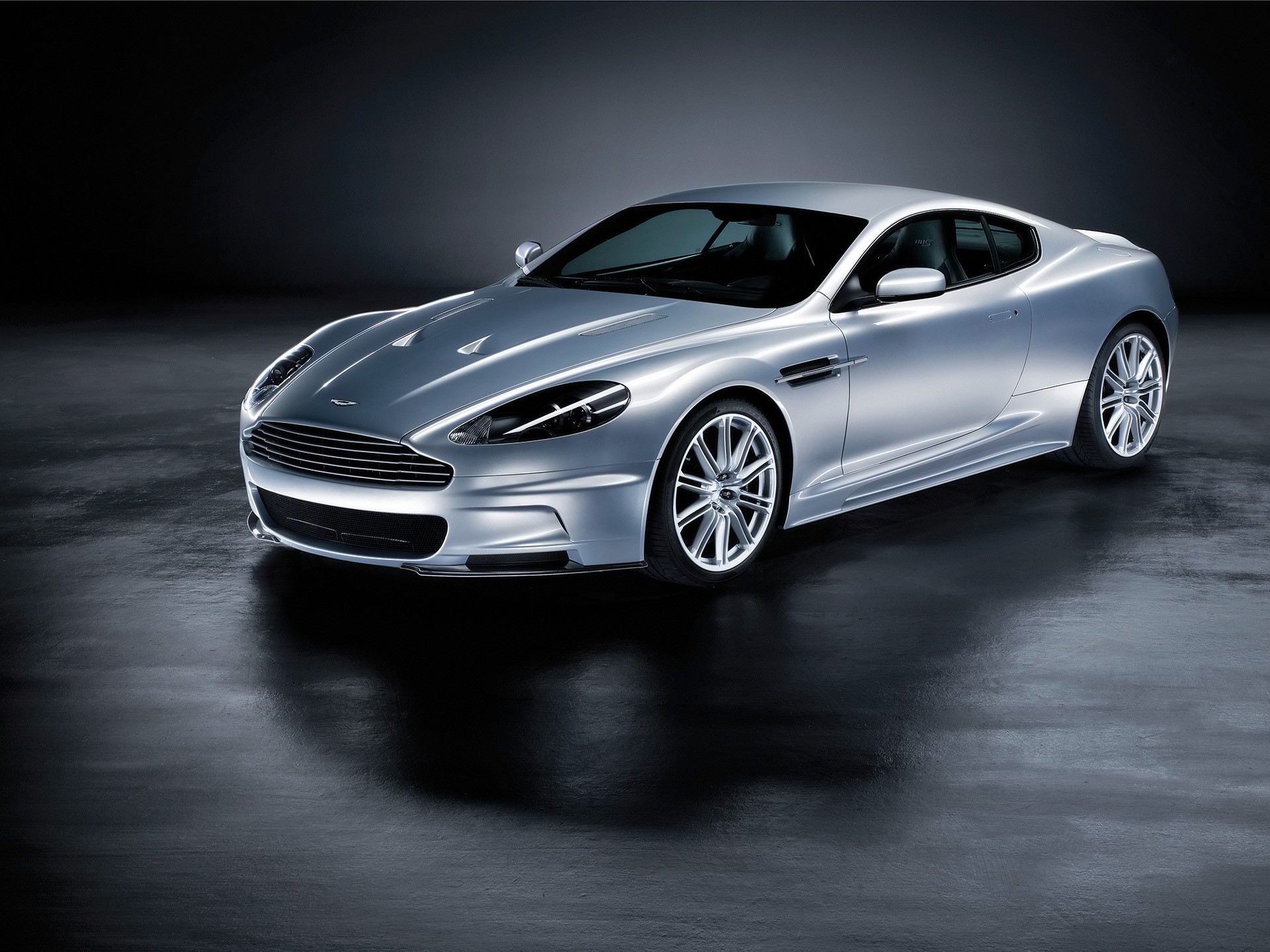 aston martin dbs argento