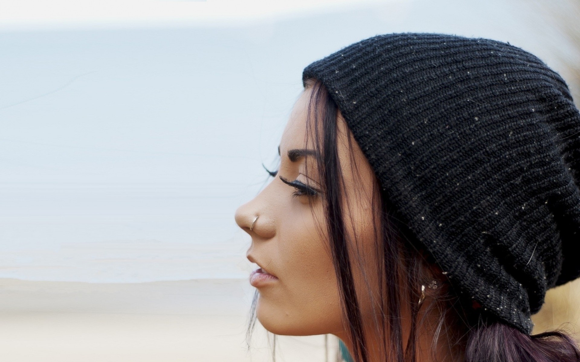 a woman girl brunette hat white close up