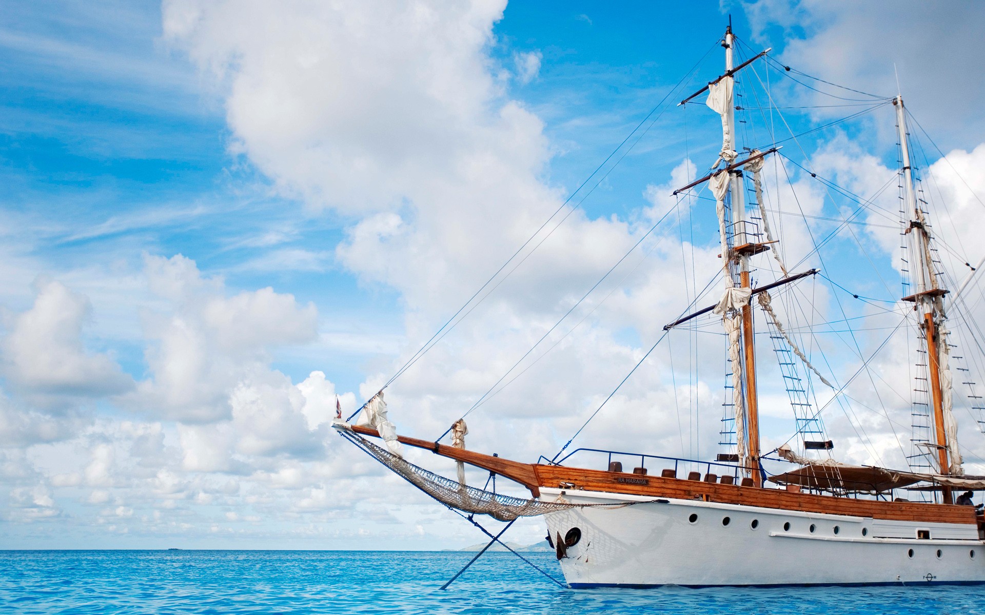 meer segelboot blau wolken schiff