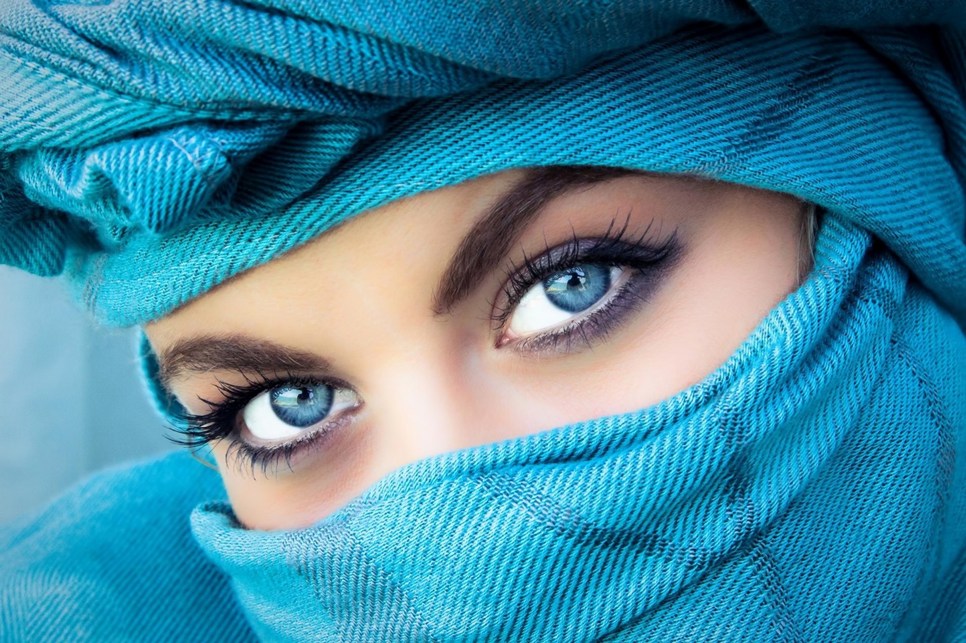 cils beauté yeux bleus fille voile