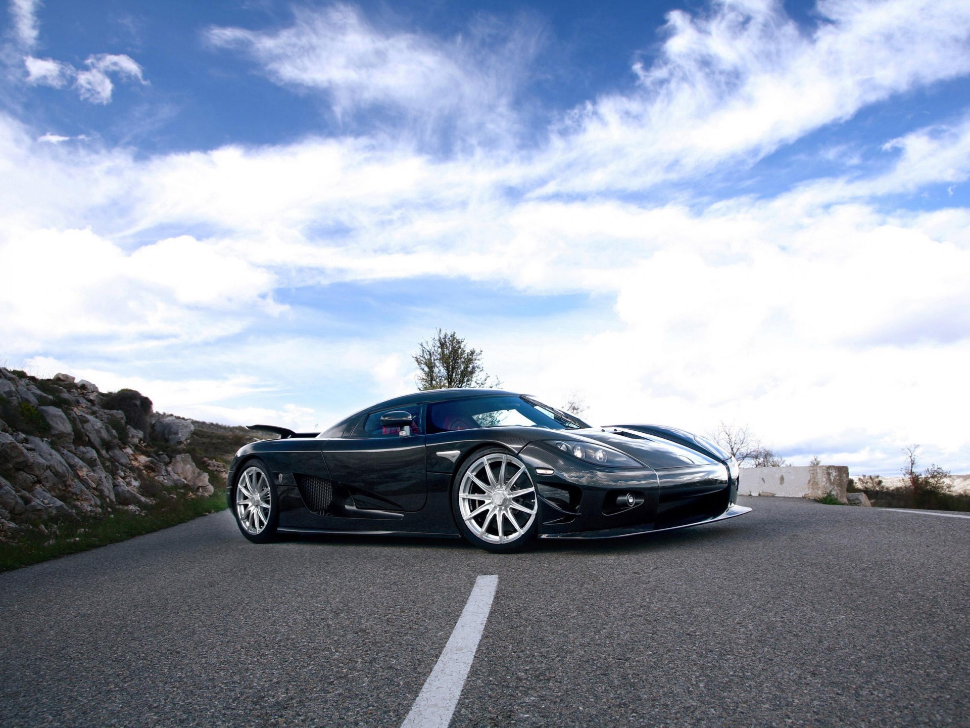 koenigsegg ccx route ciel arbre