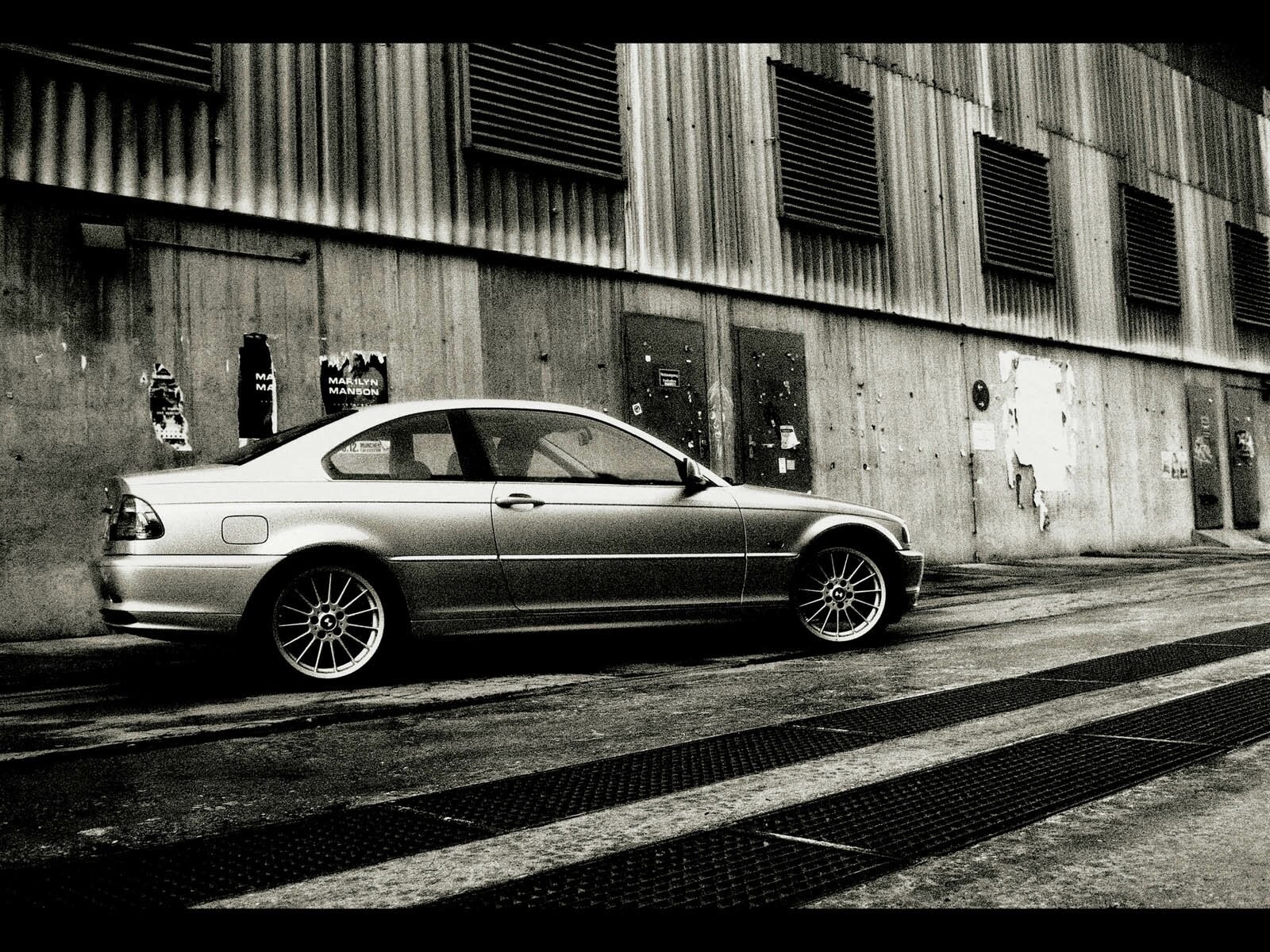 bmw 3series blanco y negro ruido