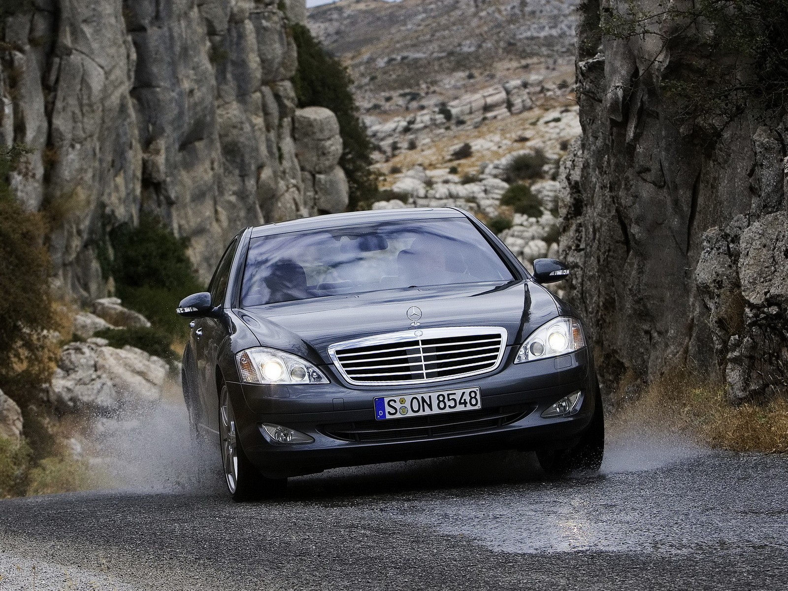 mercedes s-class mountain rock spray