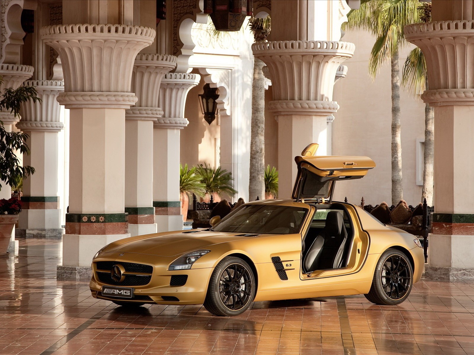 mercedes amg sls63 колонны золотой дверь зал