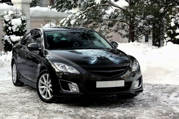 Batman è arrivato su Mazda 6 in inverno