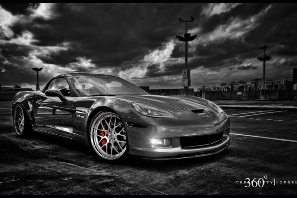 Coche Chevrolet en blanco y negro