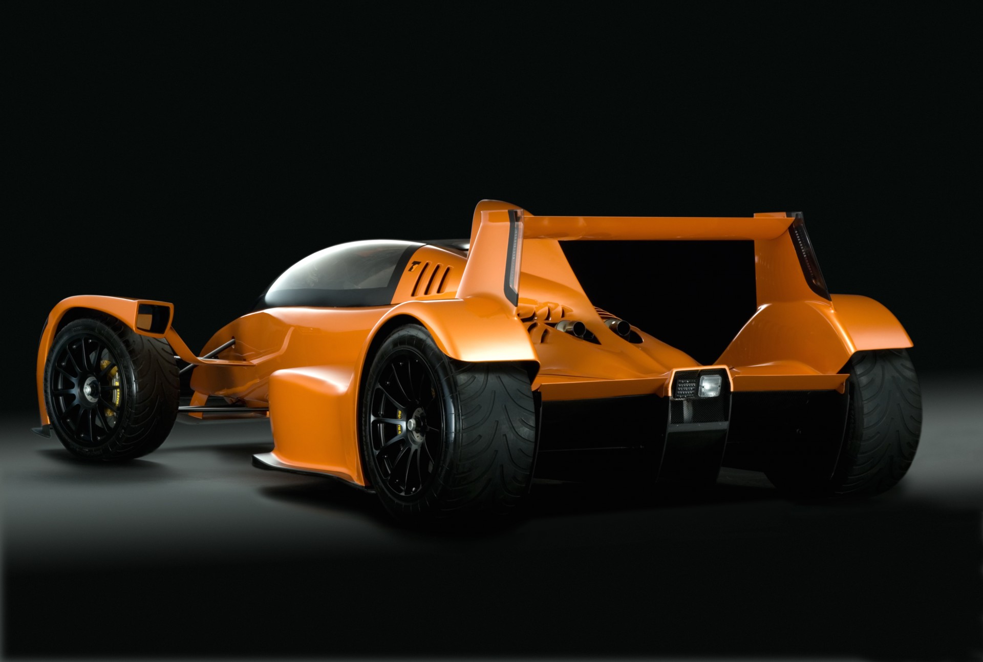 caparo t1 sfondo nero arancione