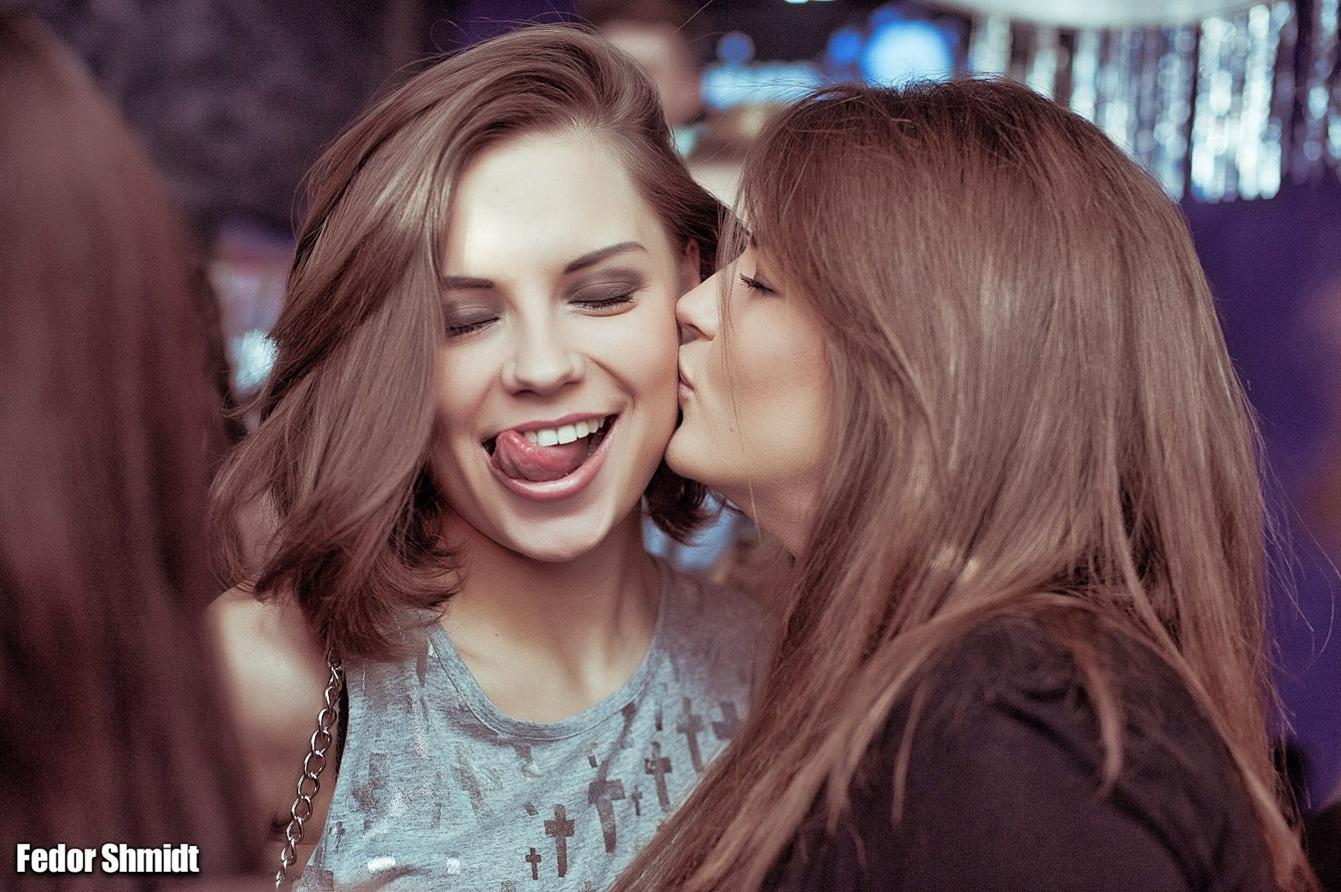 fotografo ragazze baciare emozioni