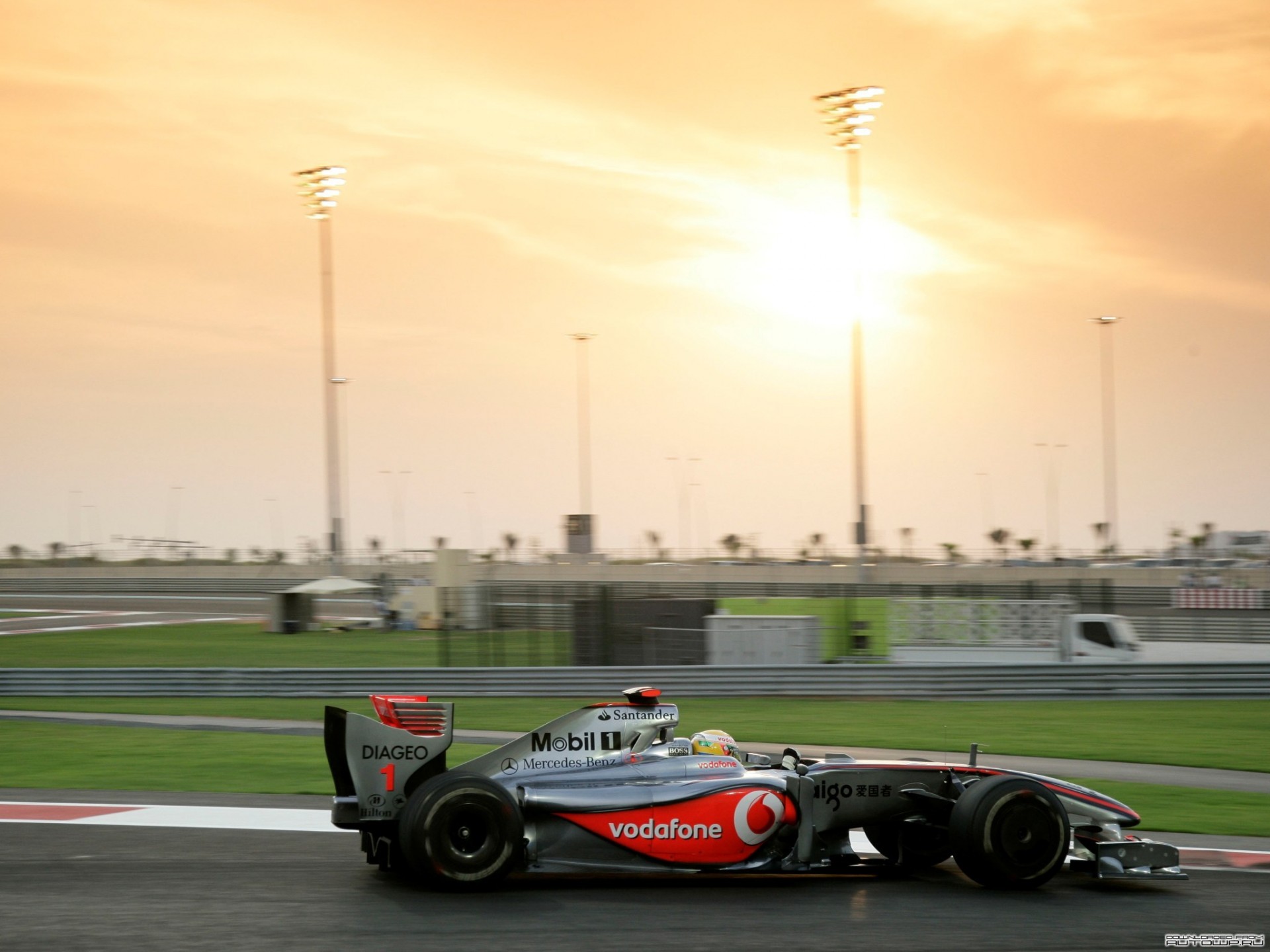 f1 sonnenuntergang piste