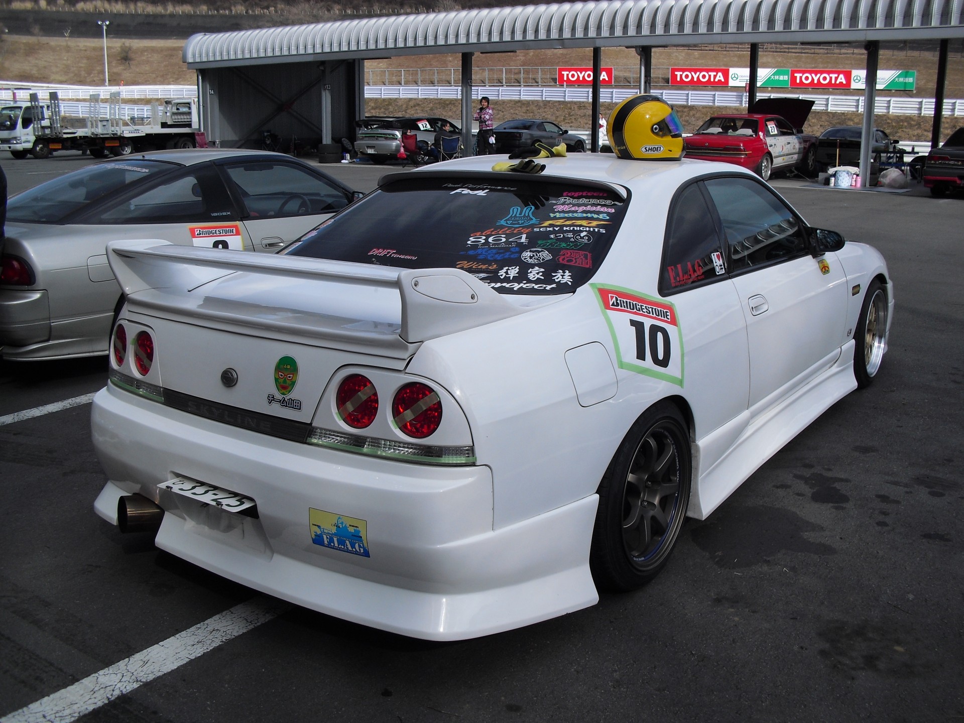 nissan skyline r33