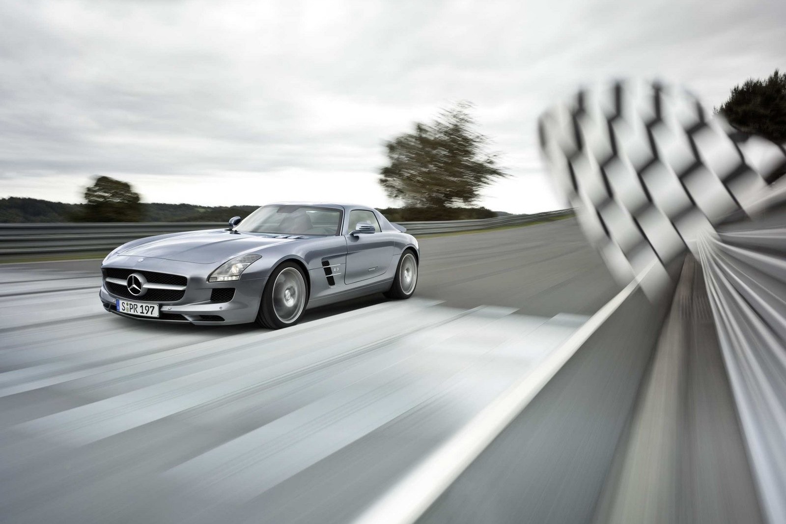 mercedes sls amg серый движение клетчаты флаг