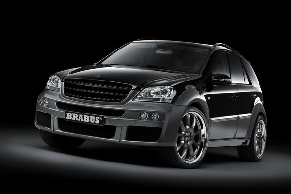 Mercedes BRABUS rendu noir