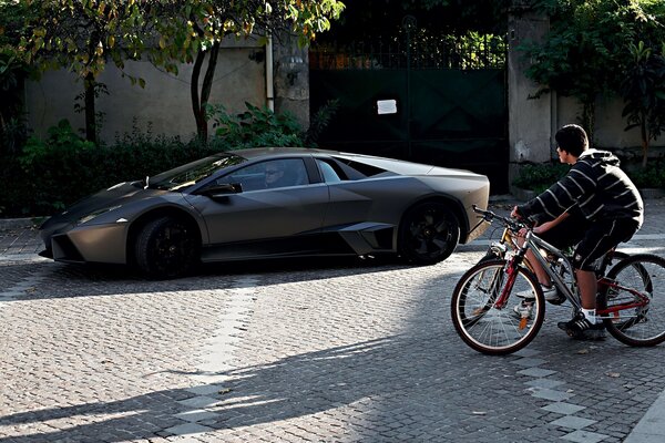 Voiture de sport innovante Lamborghini