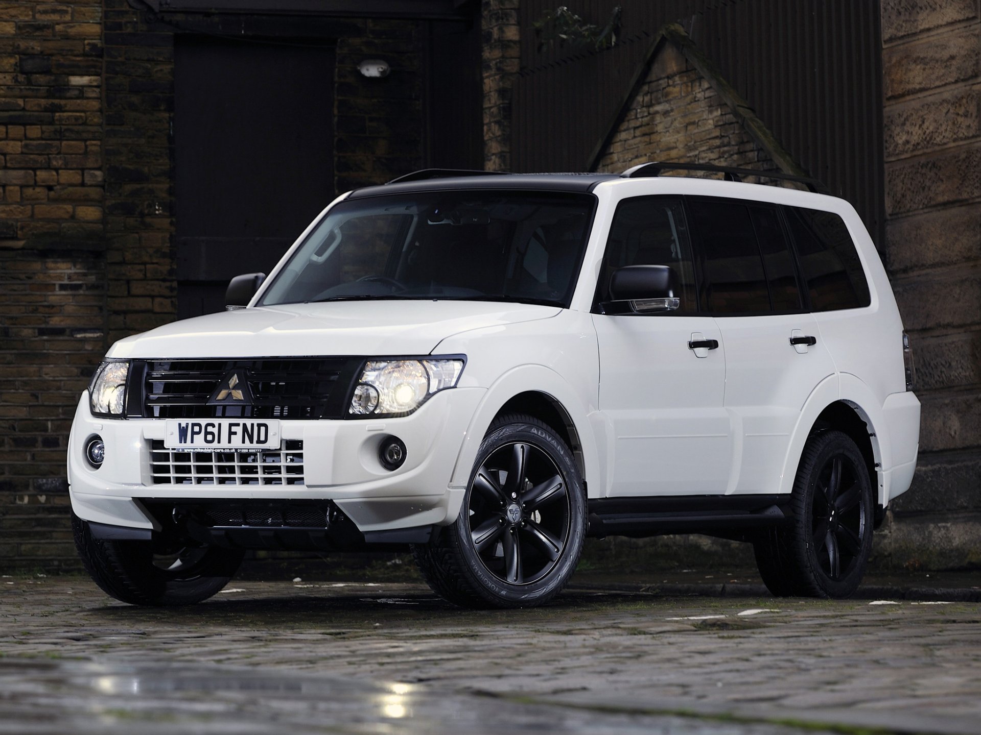 mitsubishi shogun black car auto wallpaper japan mitsubishi shogun shogun suv jeep