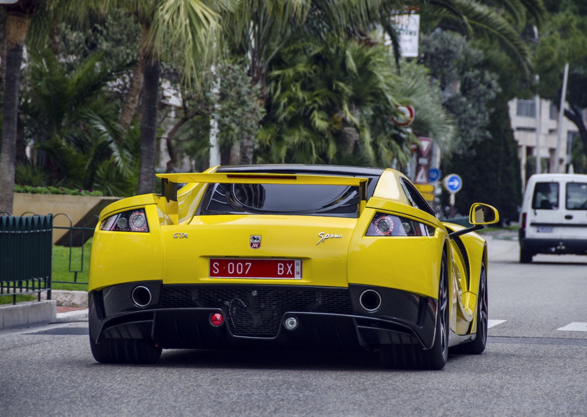 pania gta spano superdeportivo amarillo