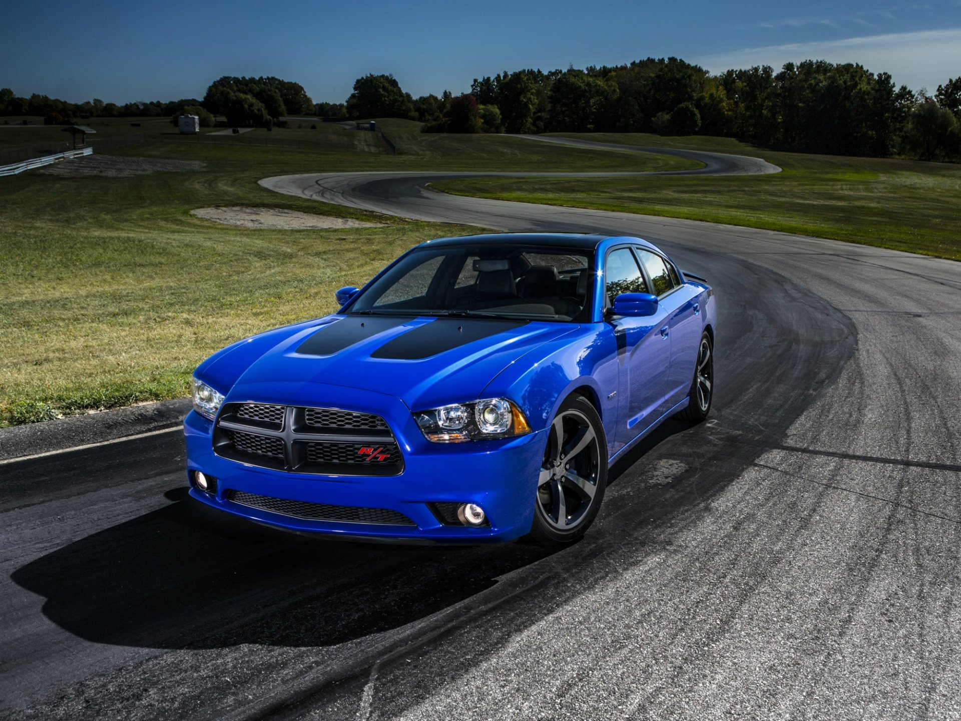 dodge chargeur r / t daytona voiture de muscle berline v-8 bleu dodge piste