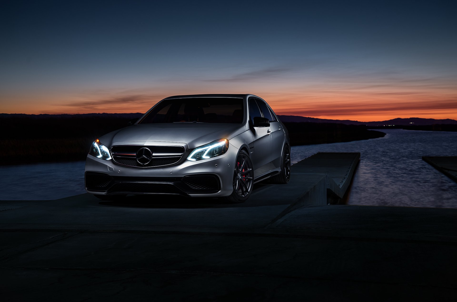 mercedes-benz e63 amg s modus carbon sound motorsport sonnenuntergang matt grau auto