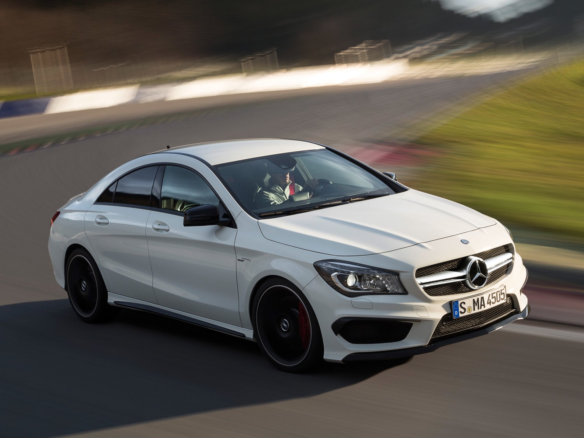 mercedes-benz cla amg auto weiß