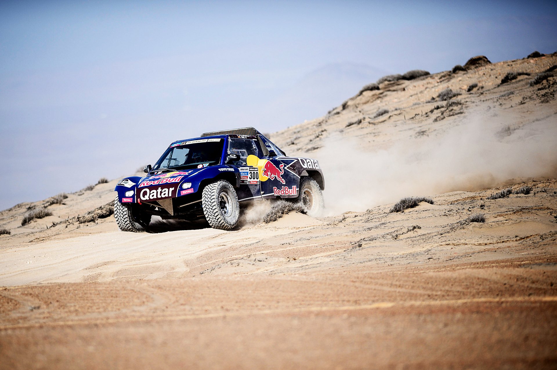 buggy dakar to dakar rally 2014 car machine sports sand red bull blue