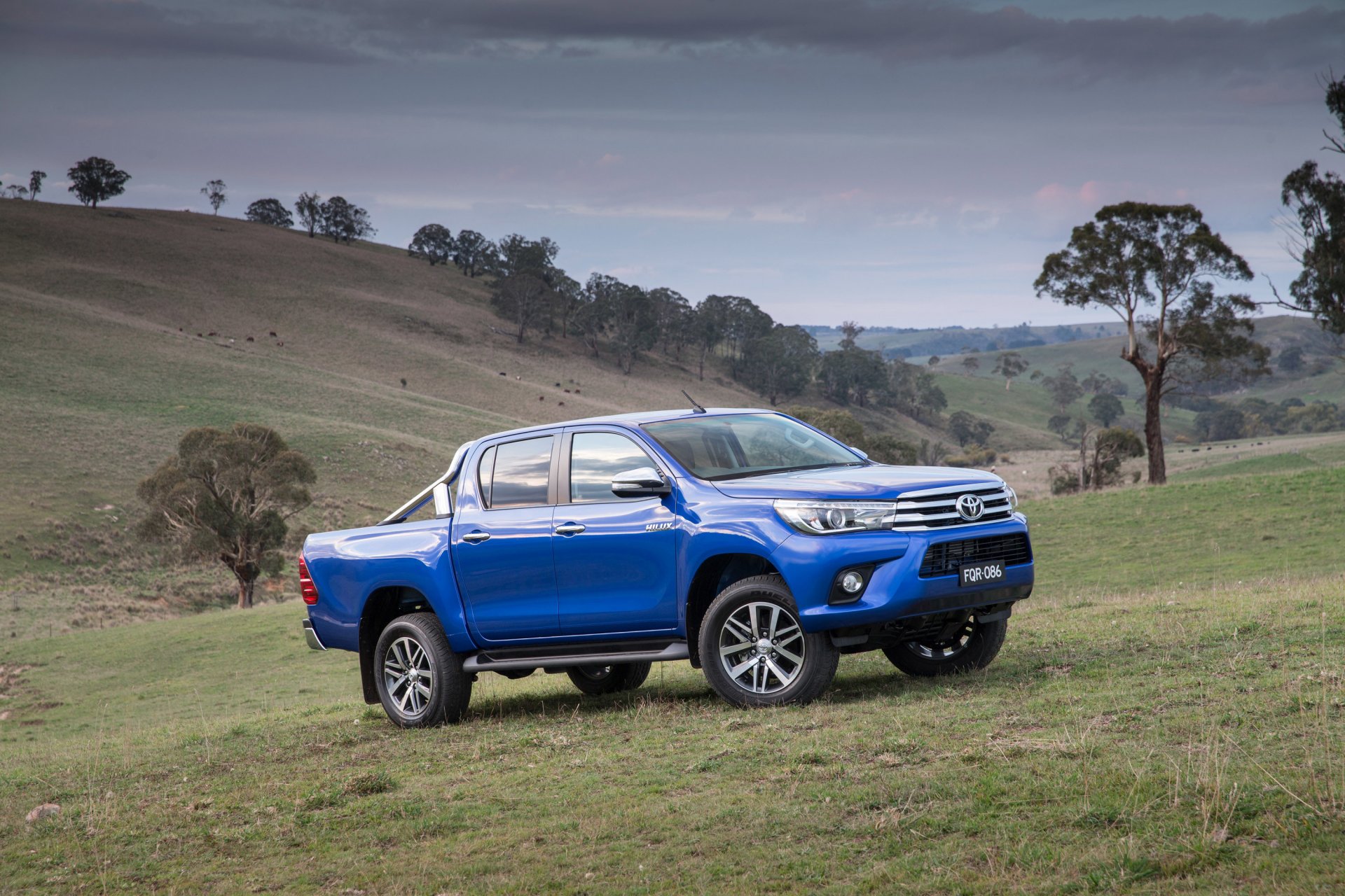 2015 toyota hilux sr5 double cab 4x4 ac-spec toyota helix hilux jeep pickup